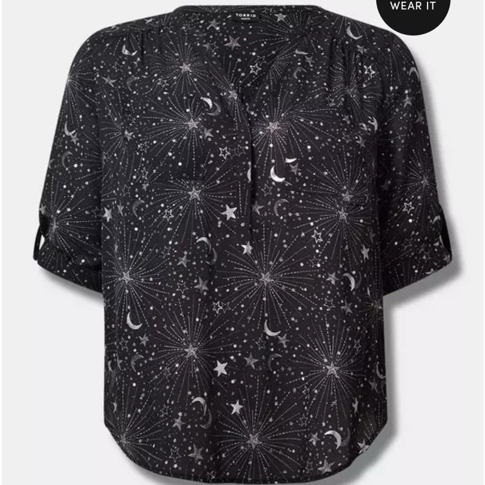 Torrid Harper 3/4 sleeve blouse size 2 
Excellent used condition